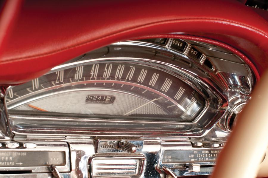  Oldsmobile Dynamic 88 Fiesta Holiday Station Wagon 1958 года  (фото 10 из 20)